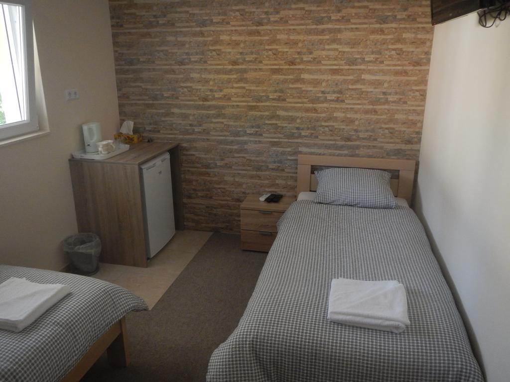 Riverside Guesthouse Pocitelj Bagian luar foto
